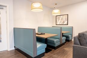 Maplewood apartment for rent - Booth seating in clubroom