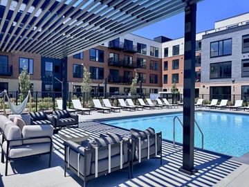 Rosemount apartment for rent - A pool area with sun loungers and a hammock.