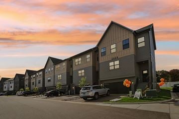 Blaine townhouse for rent - Foxtail Hollow Townhomes
