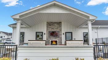 Double-sided fireplace