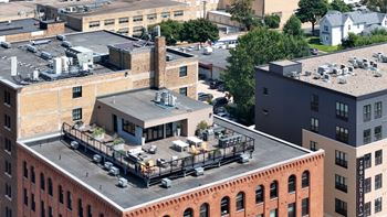 Rooftop indoor/outdoor sky deck
