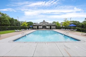 Relaxing pool