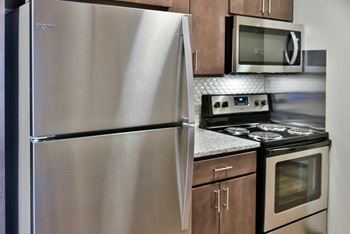 Energy efficient stainless steel appliances at eagan place apartments