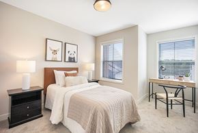Blaine townhouse for rent - Large Bedroom at Foxtail Hollow Townhomes, Blaine