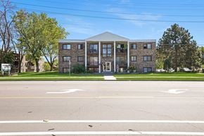 Saint Paul apartment for rent - an apartment building on the corner of a street