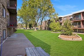 Saint Paul apartment for rent - our apartments have a spacious courtyard with grass and trees