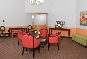 Saint Paul apartment for rent - Lobby with bright colored furniture