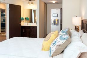 Saint Paul apartment for rent - Renovated Executive Suites Available at Terra Pointe Apartments, St. Paul