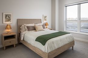 Victoria apartment for rent - A bedroom with a large bed and two lamps.