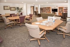 Saint Paul apartment for rent - library with seating for puzzles and games