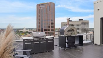 Grilling stations & pizza oven