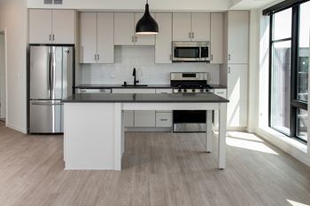 Open kitchen floor design