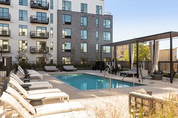 Invigorating swimming pool