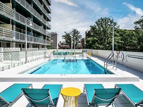 Lincoln apartment for rent - a pool on the rooftop of an apartment building with tables and chairs