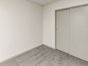 Lincoln apartment for rent - an empty bedroom with a door to the closet