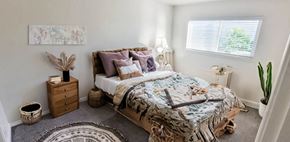 Alameda apartment for rent - a bedroom with a bed and a rug and a window