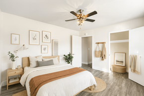 Santa Clara apartment for rent - A bedroom with a bed, a ceiling fan, and a rug.