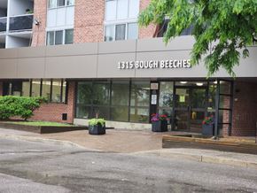 Mississauga apartment for rent - 1315 Bough Beeches front entrance