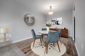 London apartment for rent - A dining room with a round table and chairs.