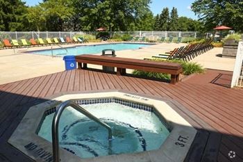 Relaxing spa and hot tub