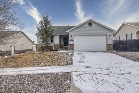 Floor plan for 4 beds, 3 baths, 2472 sqft