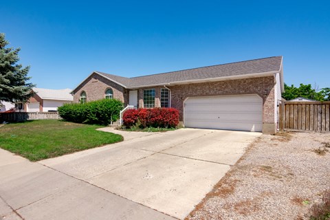 Floor plan for 5 beds, 3 baths, 2520 sqft