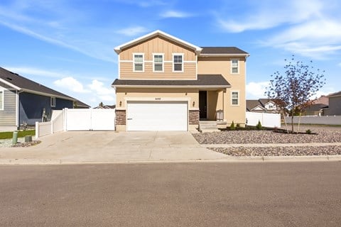 Floor plan for 4 beds, 2.5 baths, 2421 sqft