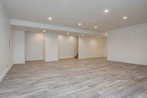 Saratoga Springs apartment for rent - a living room with white walls and a wooden floor