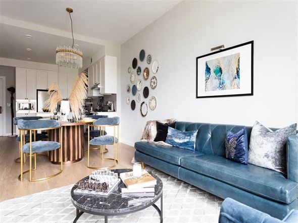 Washington apartment for rent - a living room with a blue couch and a table