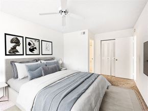 Coral Springs apartment for rent - A bedroom with a large bed and a ceiling fan.