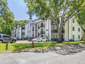 Tampa apartment for rent - a large apartment building with cars parked in front of it