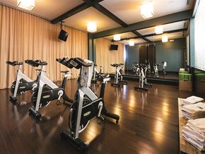 Dallas apartment for rent - a gym with a lot of exercise bikes