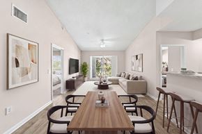 Miramar apartment for rent - A dining room with a wooden table and chairs.