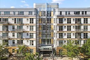 Pittsburgh apartment for rent - the building in which the hotel is located