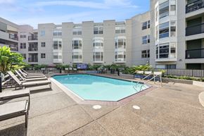 San Francisco apartment for rent - a swimming pool in front of an apartment building