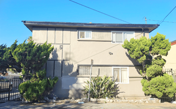 Los Angeles apartment for rent - A house numbered 5 with a tree in front.