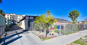 Los Angeles apartment for rent - A sunny day in a residential area with a clear blue sky.