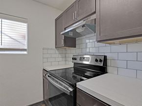 Pensacola apartment for rent - Stainless Steel Appliances at The Overlook at Pensacola Bay, Florida