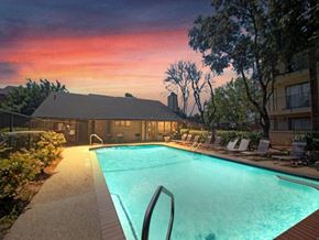 Dallas apartment for rent - the pool at sunset at the resort at governors crossing