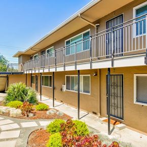 Oakland apartment for rent - a building with a balcony and a courtyard