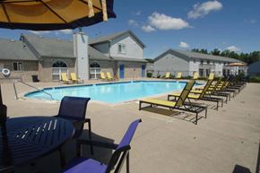 Swartz Creek apartment for rent - Swimming Pool and Sun Deck