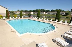 Shelby Twp apartment for rent - Swimming Pool and Sun Deck