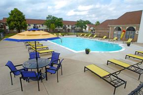 Warren apartment for rent - Swimming Pool and Sun Deck