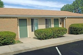 Bowling Green apartment for rent - A building with a green door and a grey door.