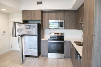 Refrigerator with ice maker