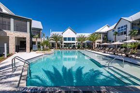 Orlando apartment for rent - UrbOn Pool