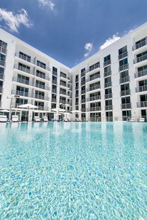 Miami apartment for rent - Platform 3750 Apartment Homes Swimming Pool