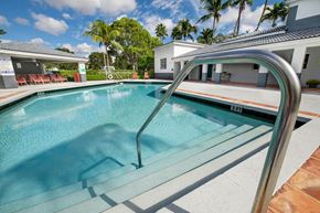Miami apartment for rent - Villa Esperanza Pool