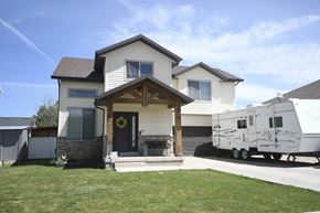 Heber apartment for rent - a house with an rv parked in front of it