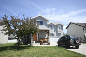 Heber apartment for rent - a car parked in a driveway in front of a house